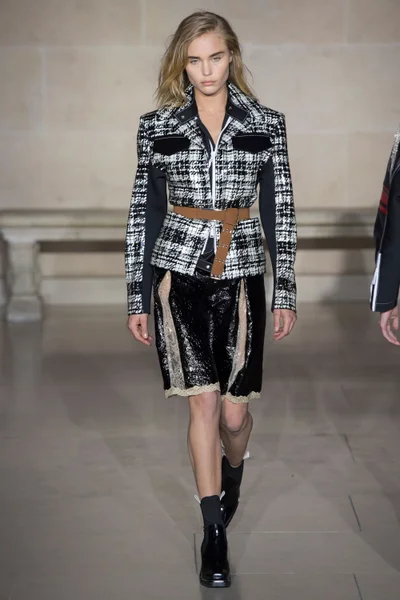 Look 29